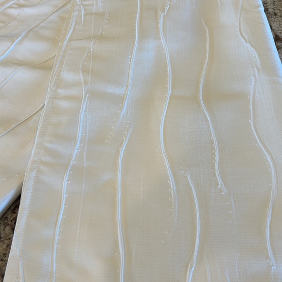 Window Scarf Valance-approx 104”x216”. 100% Textured Polyester.  Eggshell color. - Picture 2 of 6